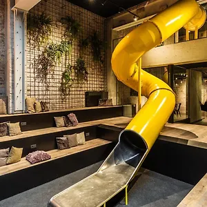 https://upstairs-hotel.ostend-hotel.net